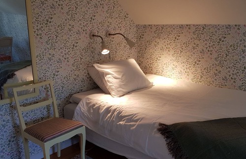 Storlinge Bed & Breakfast | Horvan Bokkafé & Bed & Breakfast