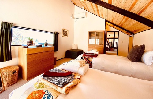 Madarao Mountain Resort House | Hoshi8 sleepsprivate openair bathself catered 8seater carprivate kitchenmoutain view / Iiyama Nagano