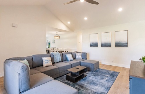 Naples Park House | Hosing available-The Beach is Calling!