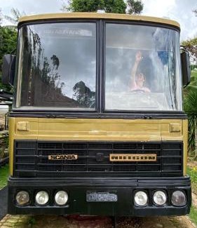 Arace Other | Hospedagem Ônibus Gold em Pedra Azul