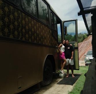 Arace Other | Hospedagem Ônibus Gold em Pedra Azul