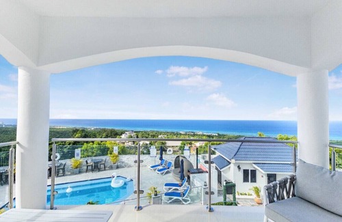 St.Bran's Burg Apartment | Hospitality Expert BTS 6: Pool, Beach & Bar