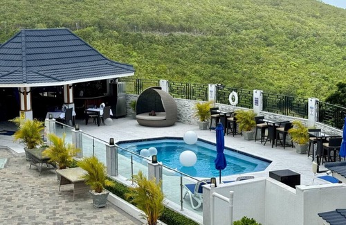 St.Bran's Burg Apartment | Hospitality Expert BTS 8: Pool, Beach & Bar