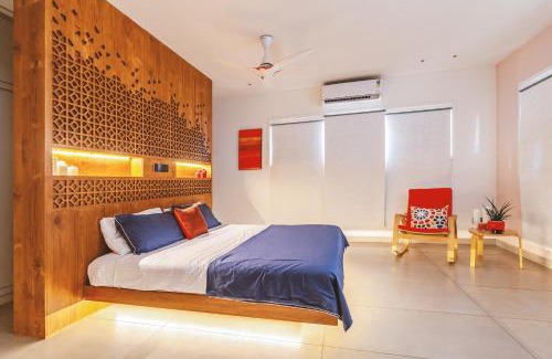 Neyyattinkara Villa | Hossana Modern Wedge Villa