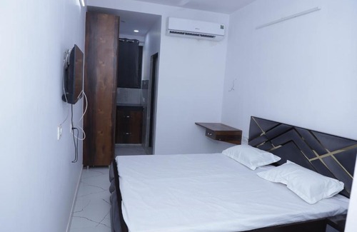 New Delhi House | Host Inn
