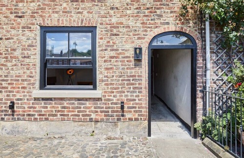 Stokesley House | Host & Stay | 2 College Square