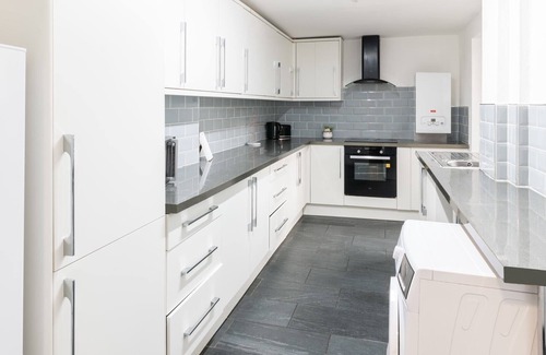 Chadderton House | Host & Stay | Broadway