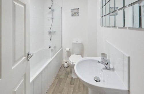 Skinningrove Apartment | Host & Stay | Cove Hideaway