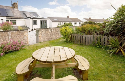 Craster House | Host Stay Craster Waves