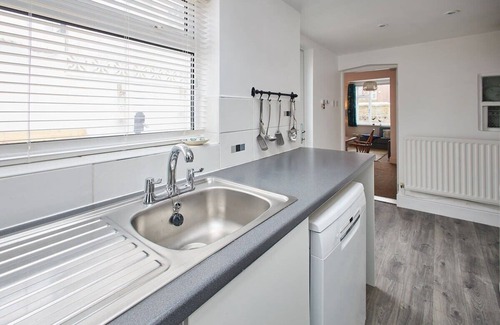 Marske-by-the-Sea House | Host & Stay | King Edward Terrace