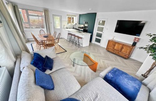 Wyke Regis House | Host & Stay - Mandeville