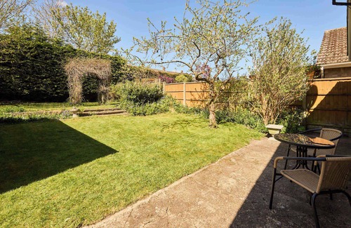 Thetford House | Host & Stay | Park View