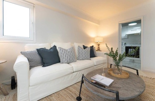 Kemptown Apartment | Host & Stay | Sea View Marine Parade