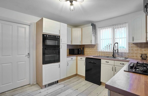 Launceston House | Host Stay Snowdrop Crescent I