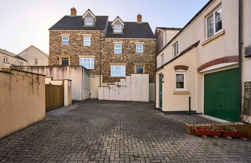 Launceston House | Host Stay Snowdrop Crescent I