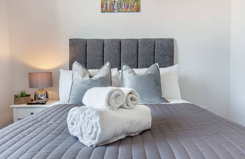 Grimley Apartment | Host & Stay | The Bull Inn Flat 2