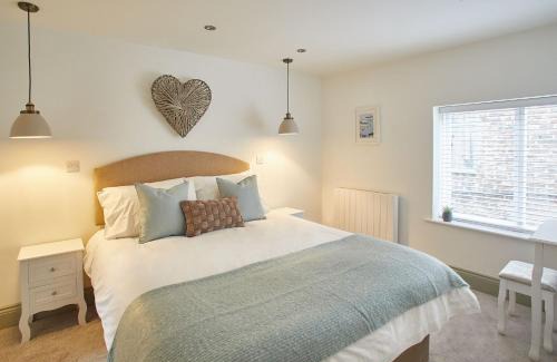Whitby House | Host & Stay - Threadneedle Cottage