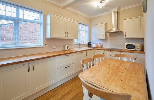 Redcar House | Host & Stay | Wardman Crescent