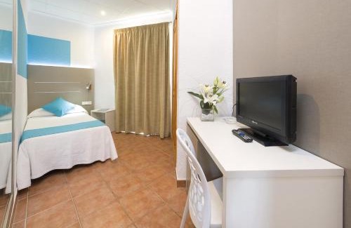 Sant Antoni de Portmany Hotel | Hostal Adelino