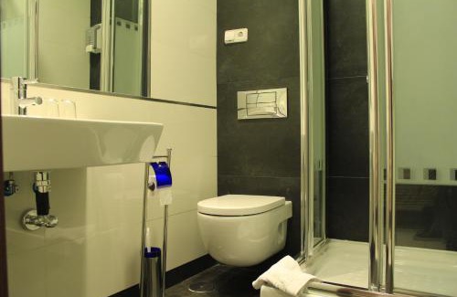 Literary Quarter House | Hostal Atocha Almudena Martín