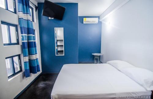 Crucecita House | Hostal Azul y Blanco