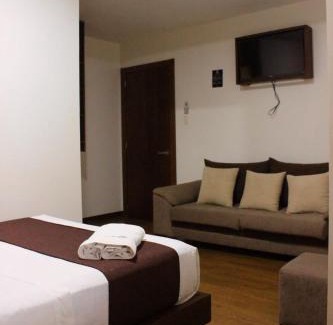 Loja House | HOSTAL CAMIL