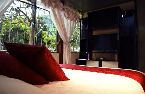 Tababela Hostel | Hostal el Parque Tababela