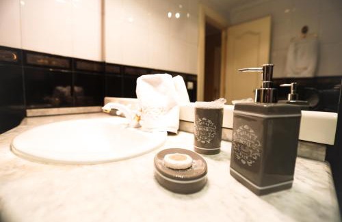 Oeste House | Hostal Goya Suites
