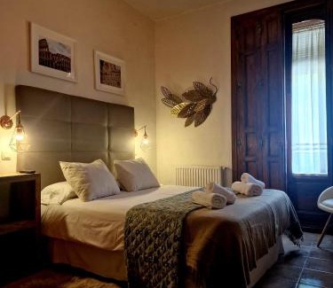 Madrigal de la Vera House | Hostal La Colonial