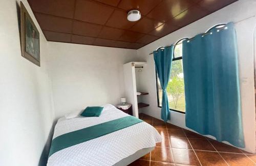Puerto Villamil House | Hostal Muro De Las Lagrimas with high speed internet Starlink