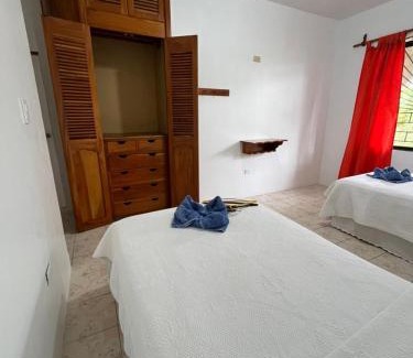 Puerto Villamil House | Hostal Neptuno