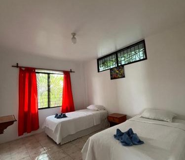 Puerto Villamil House | Hostal Neptuno