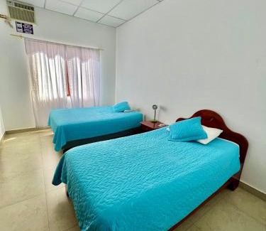 Puerto Villamil House | Hostal Punta Arena
