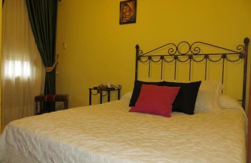 Benameji House | Hostal Restaurante Reina