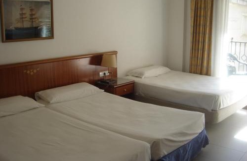Lloret Town Center House | Hostal Vila del Mar