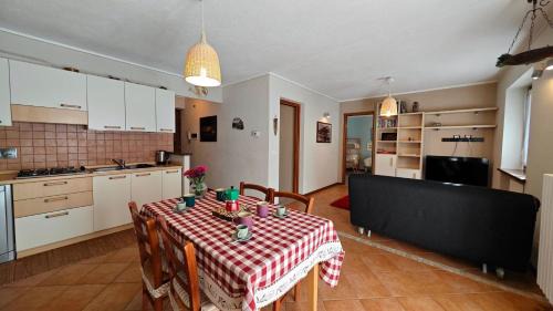 Pragelato Apartment | Hostdomus - Chalet Sciatori Garden