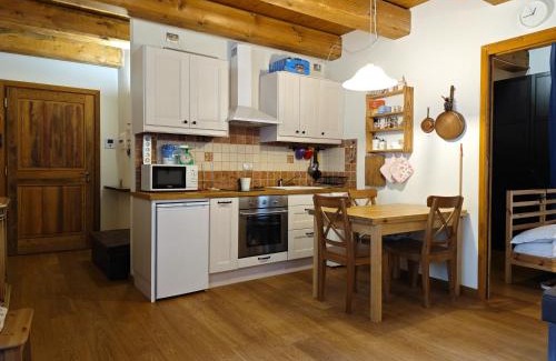 Cesana Torinese Apartment | Hostdomus - Via Roma Suite