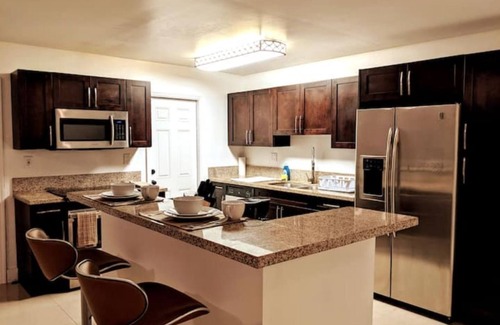 Riverside Park House | Hosted by Endless Summer Rentals - Apartment - B4