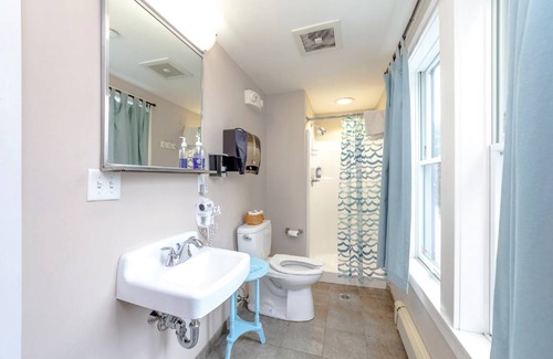 Hyannis Hostel | Hostel ∙ 8 guests