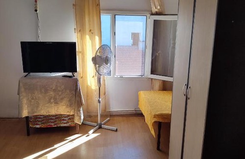 Constanta House | Hostel EMY Camere cu baie proprie aproape de plaja 3 Papuci