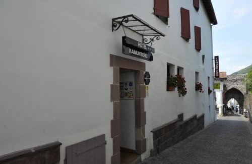Saint-Jean-Pied-de-Port Hostel | Hostel Ramuntcho