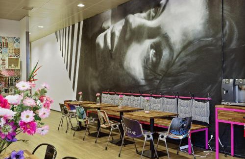 Bijlmer-Centrum Hostel | Hostelle - women only hostel Amsterdam