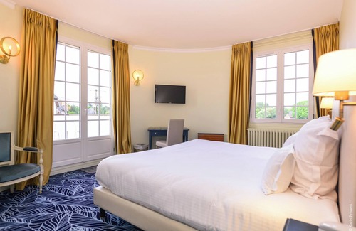 Saint-Pierre-du-Vauvray Hotel | Hostellerie Saint Pierre
