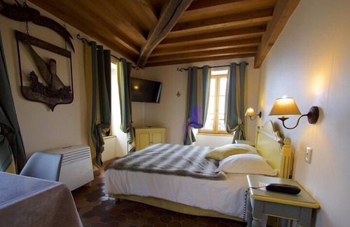 Saulieu Hotel | Hostellerie de la Tour d'Auxois