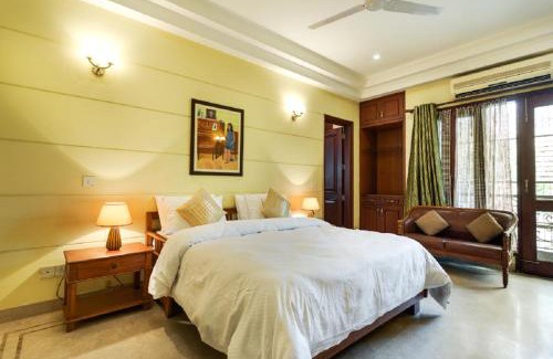 Kailash Colony Apartment | Hostie - 4BHK Apartment with lift near Greater Kailash, South Delhi