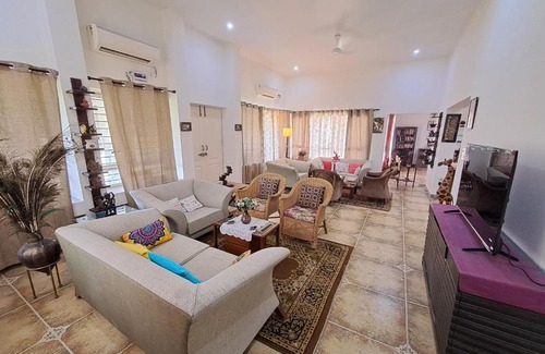 Faridabad House | Hostie Jacranda-3BHK Farm House 40Mins from Gurgaon-Delhi