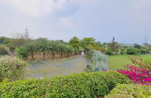 Faridabad House | Hostie Jacranda-3BHK Farm House 40Mins from Gurgaon-Delhi
