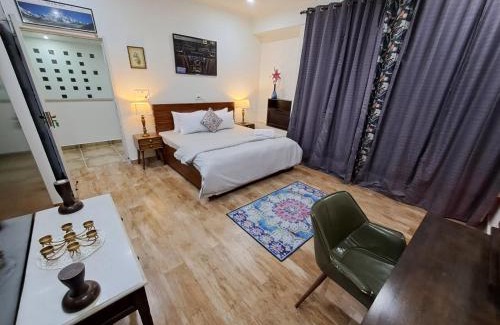 Faridabad House | Hostie Jacranda-3BHK Farm House 40Mins from Gurgaon-Delhi