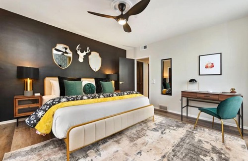 Mount Washington Apartment | HostWise Stays - Grandview Balcony with Stunning Skyline Views