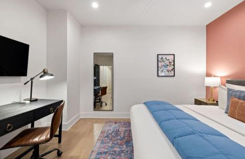 Central Northside Apartment | HostWise Stays - The Palo - No Stairs, Mexican War Streets, Family Friendly